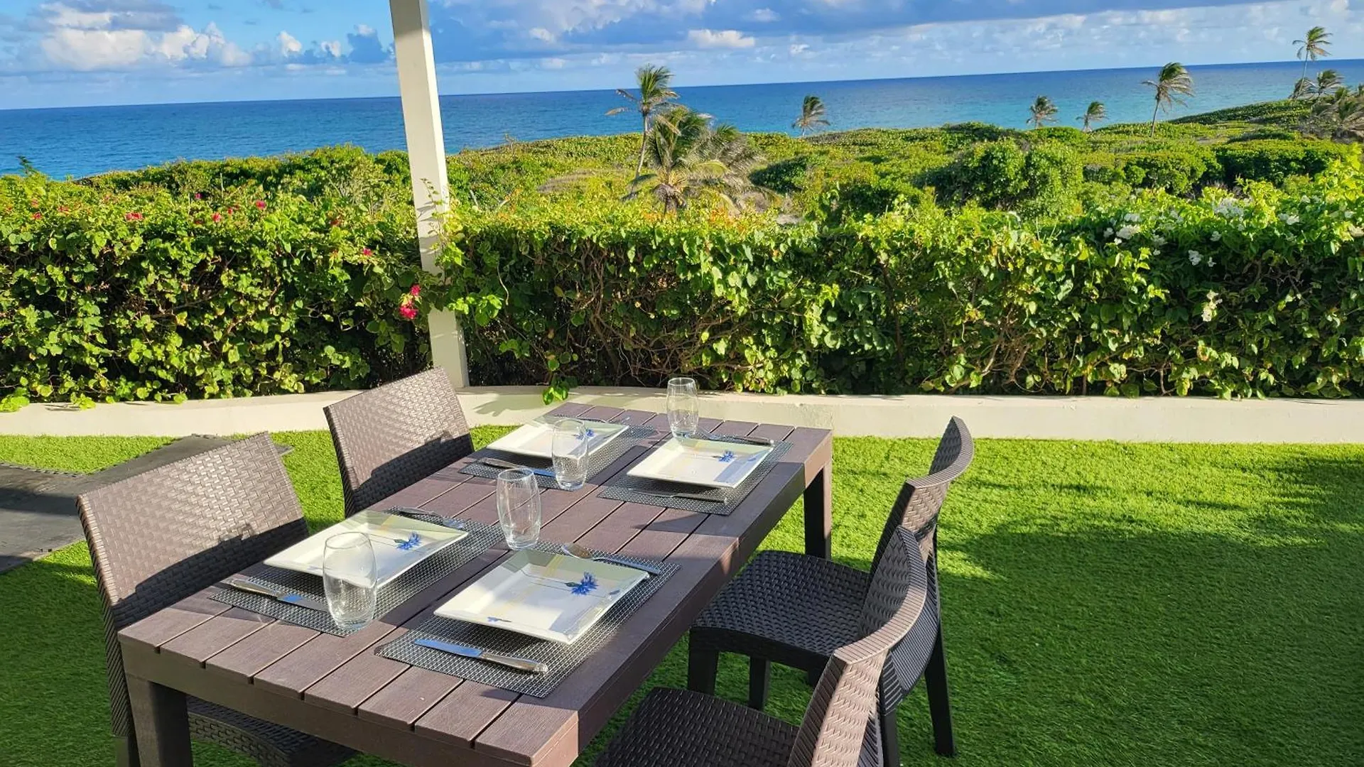Unique Villa Retreat Style! Full Sea Views & Pool! Villa Christchurch Barbados