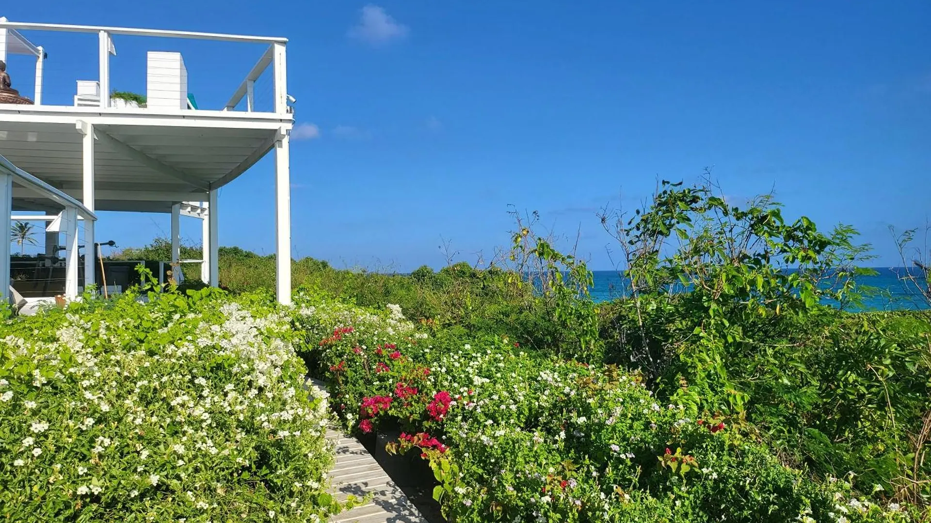 Unique Villa Retreat Style! Full Sea Views & Pool! Villa Christchurch