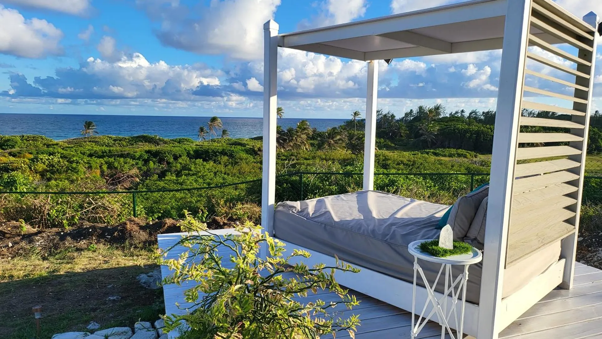 Unique Villa Retreat Style! Full Sea Views & Pool! Villa Christchurch