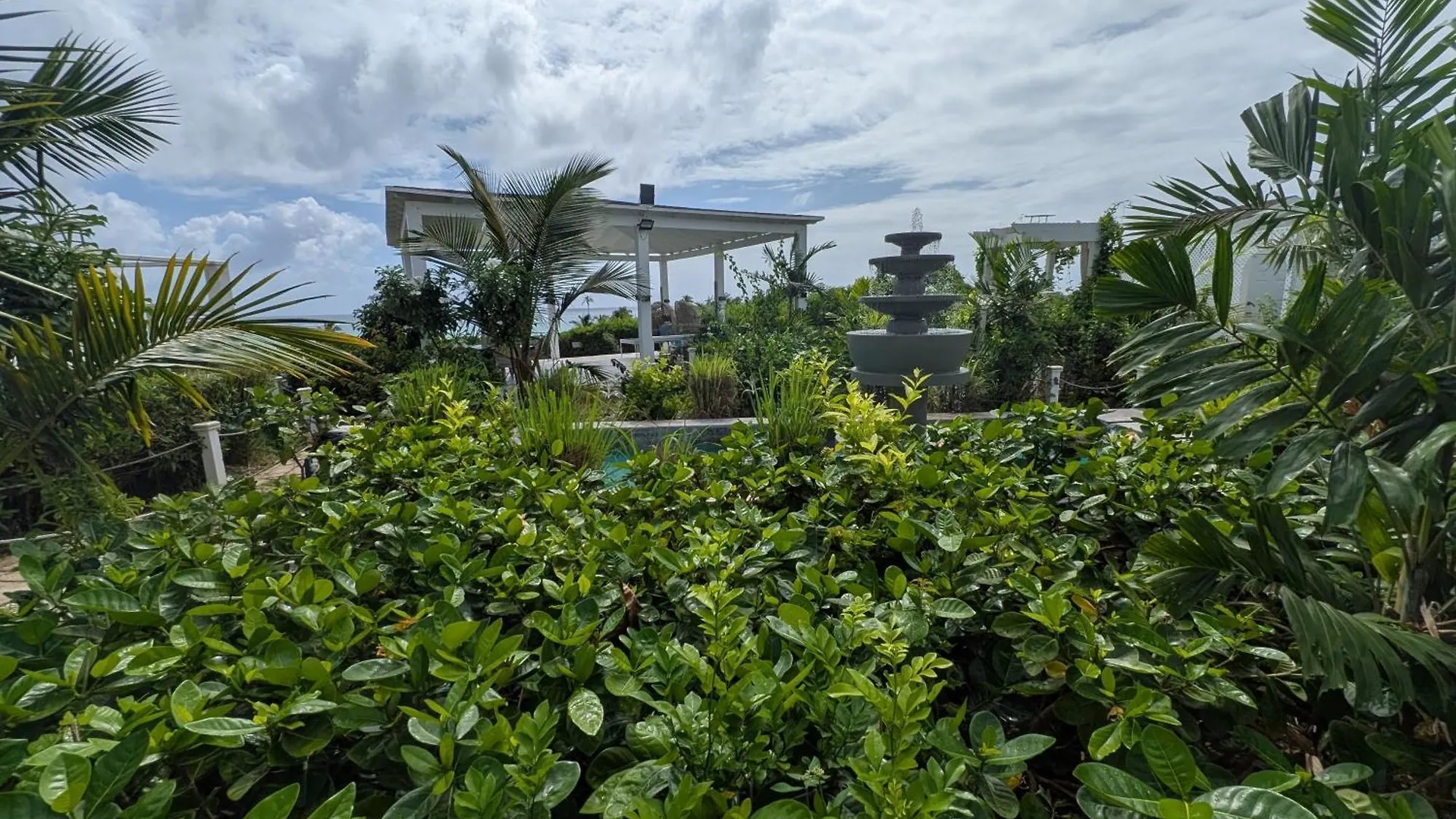 Unique Villa Retreat Style! Full Sea Views & Pool! Villa Christchurch