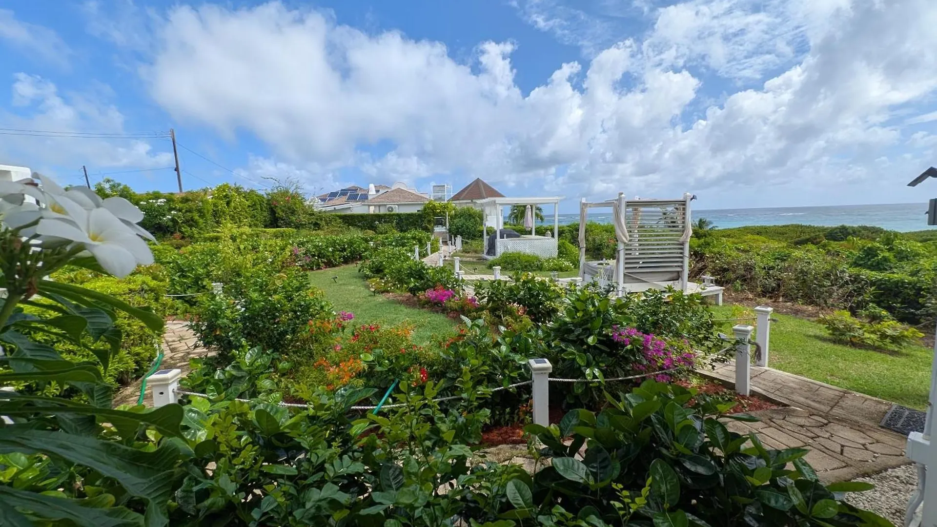 Unique Villa Retreat Style! Full Sea Views & Pool! Villa Christchurch