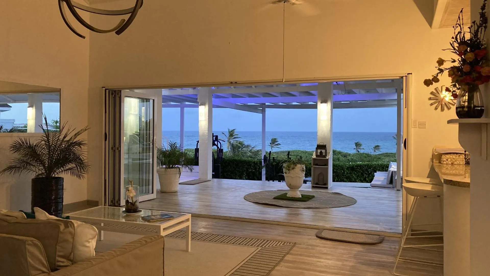Unique Villa Retreat Style! Full Sea Views & Pool! Villa Christchurch Barbados