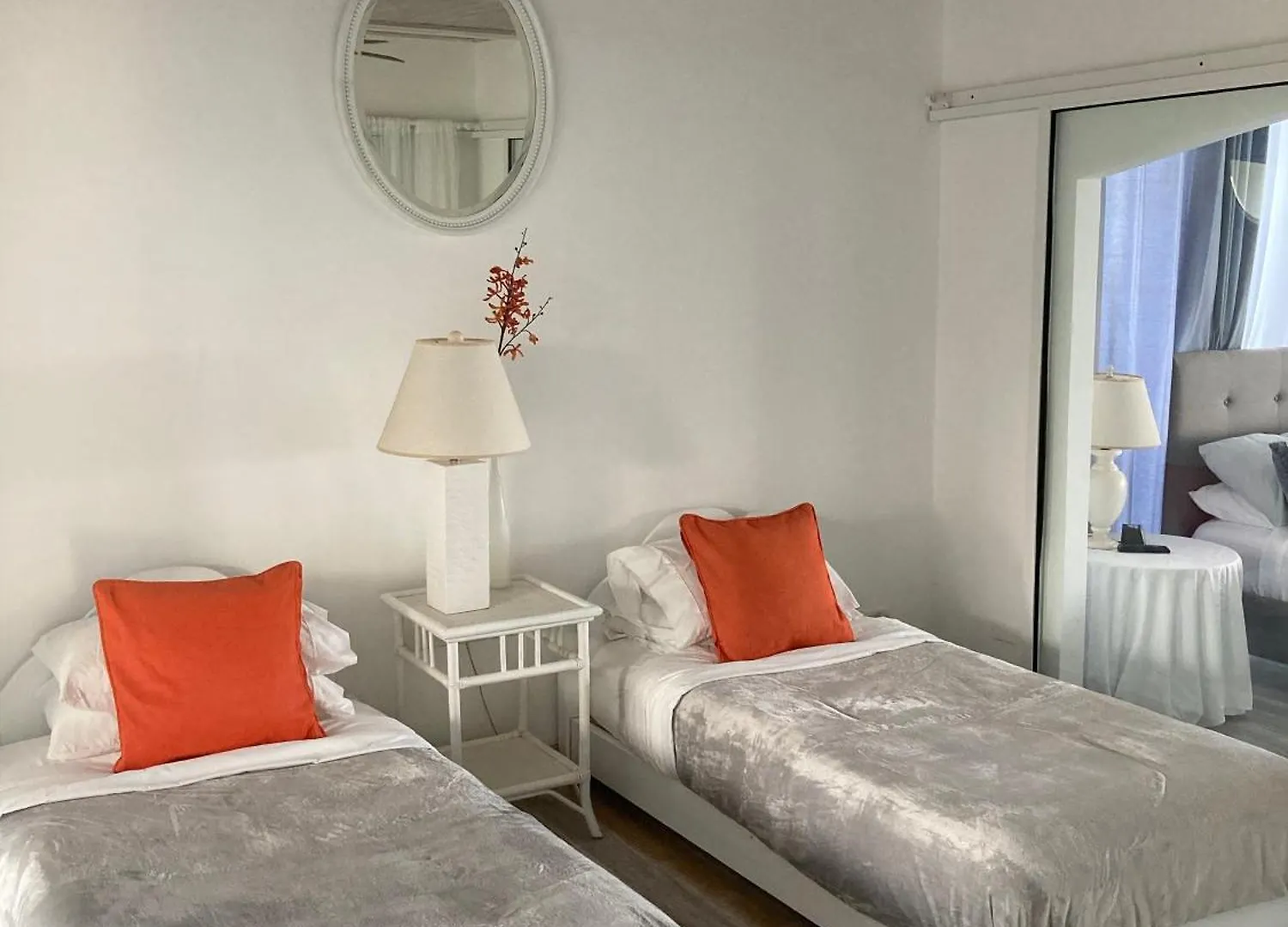 Unique Villa Retreat Style! Full Sea Views & Pool! Villa Christchurch