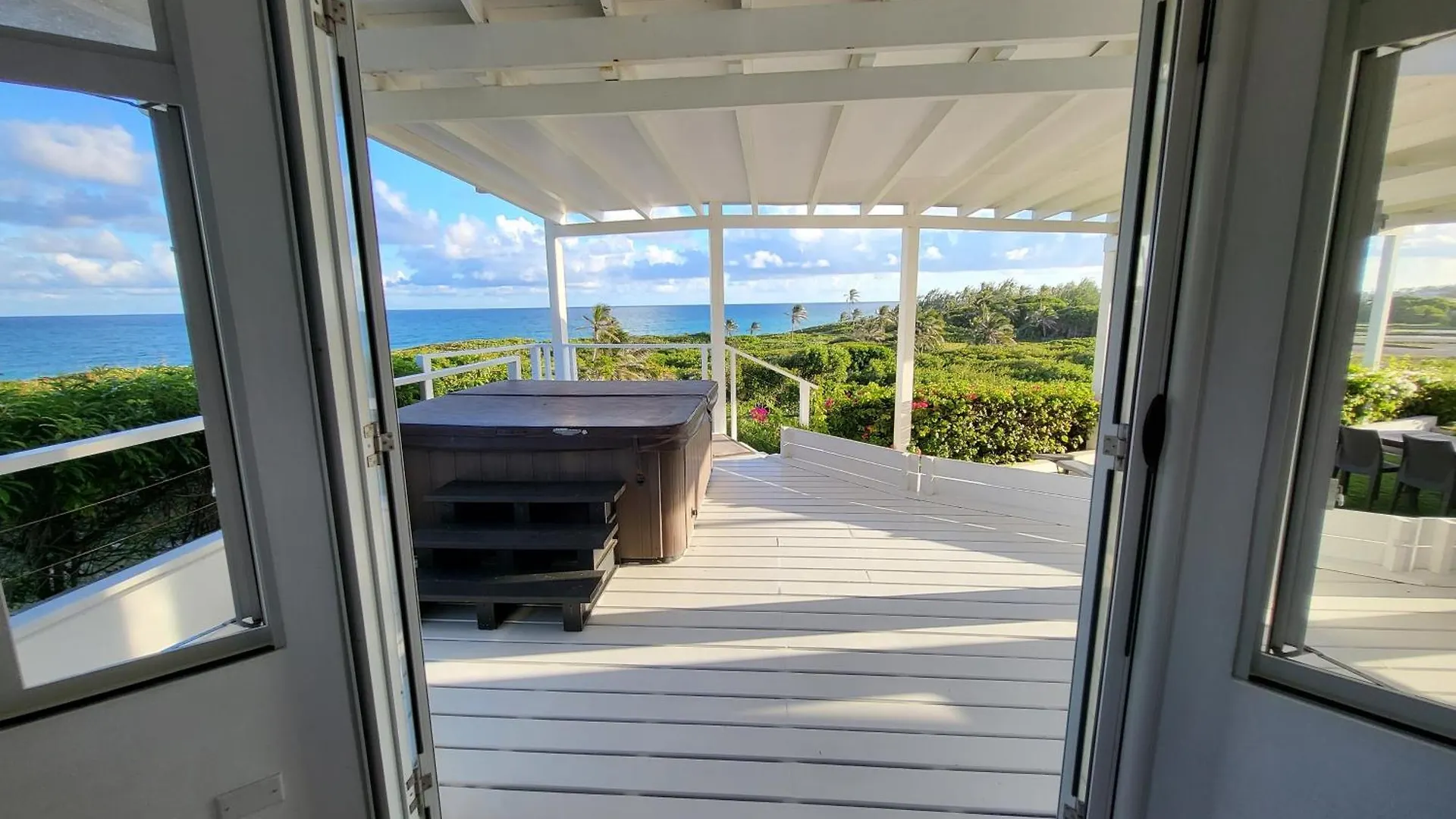 Unique Villa Retreat Style! Full Sea Views & Pool! Villa Christchurch