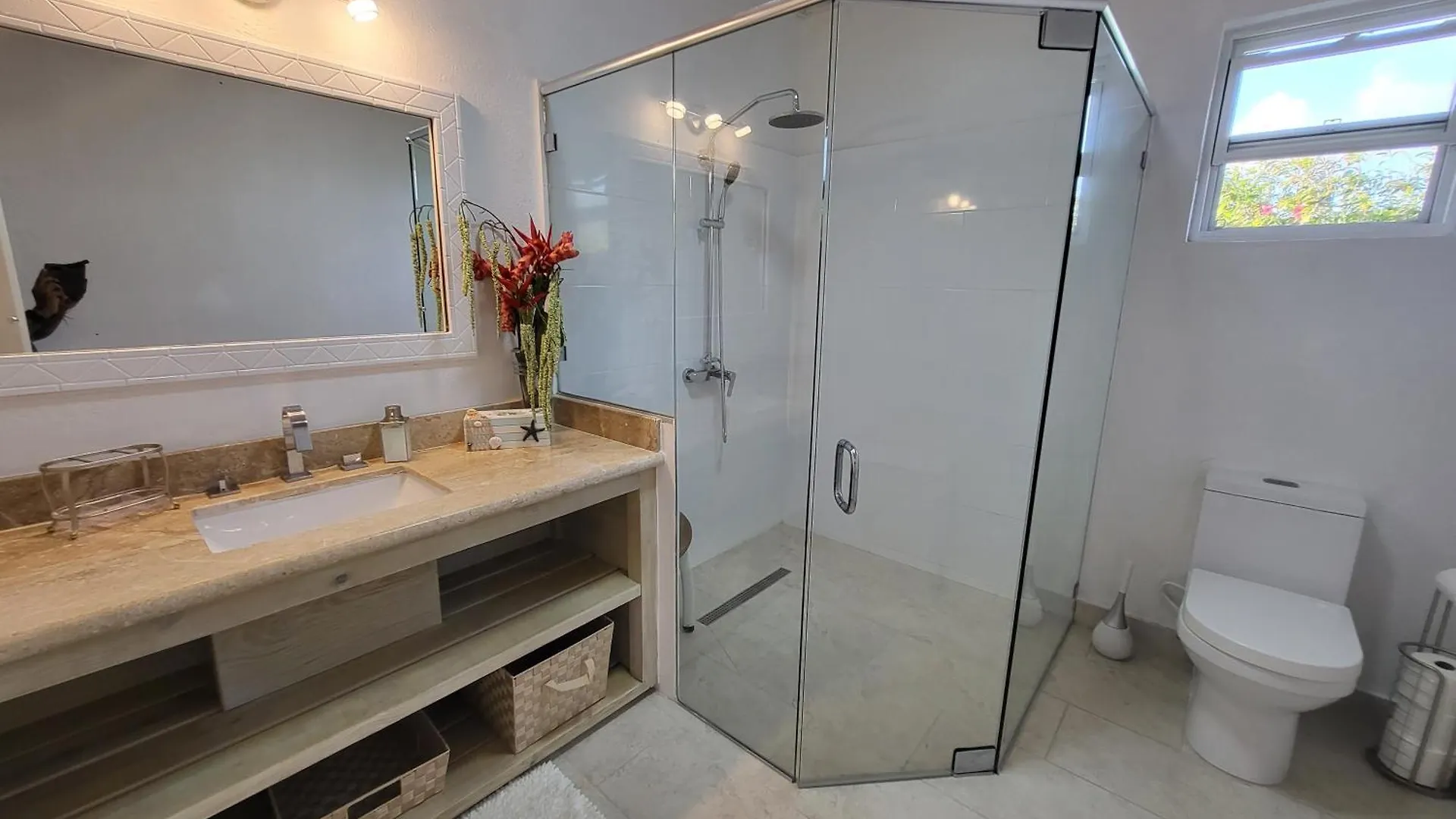 Unique Villa Retreat Style! Full Sea Views & Pool! Villa Christchurch Barbados