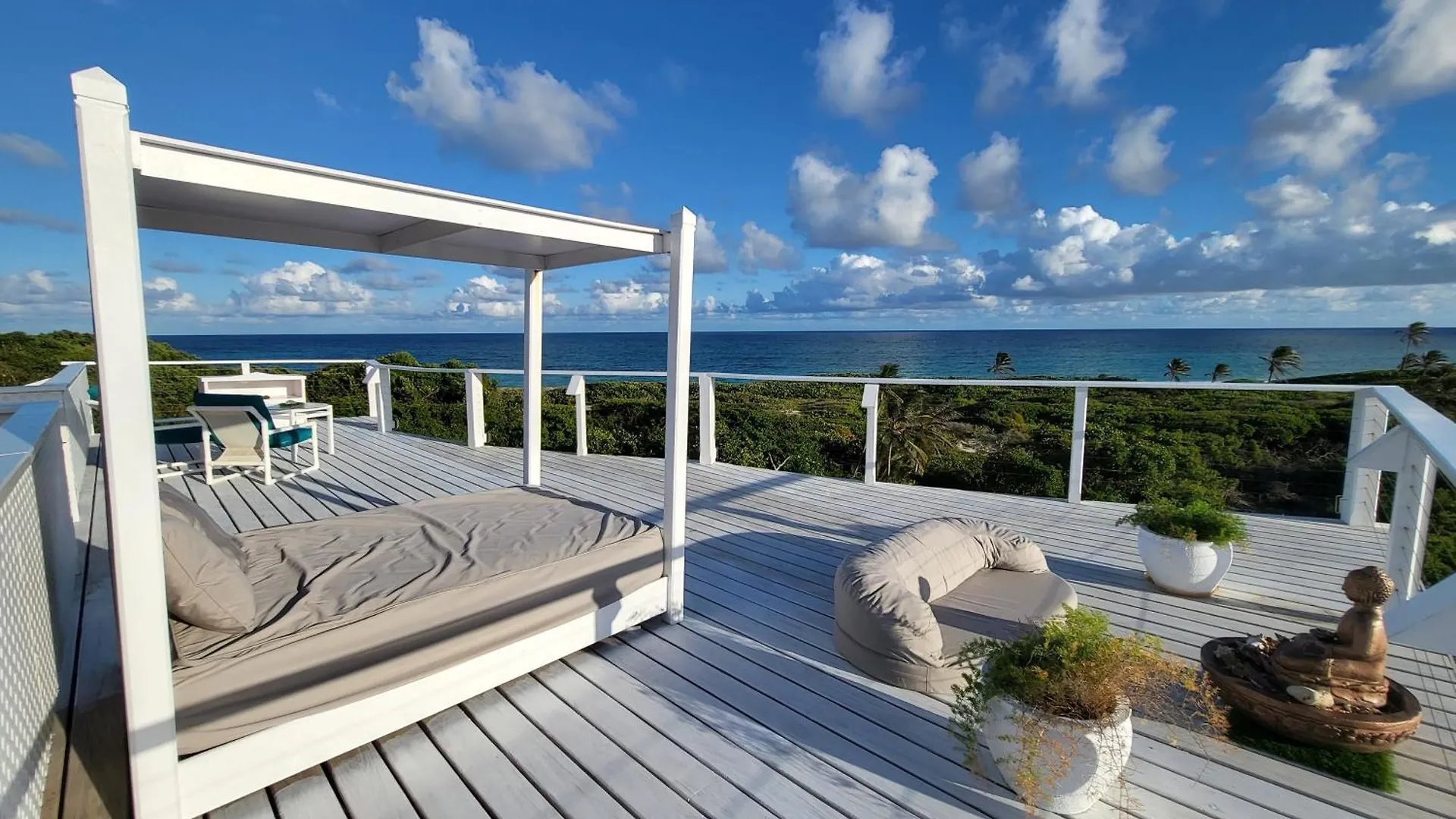 Unique Villa Retreat Style! Full Sea Views & Pool! Villa Christchurch