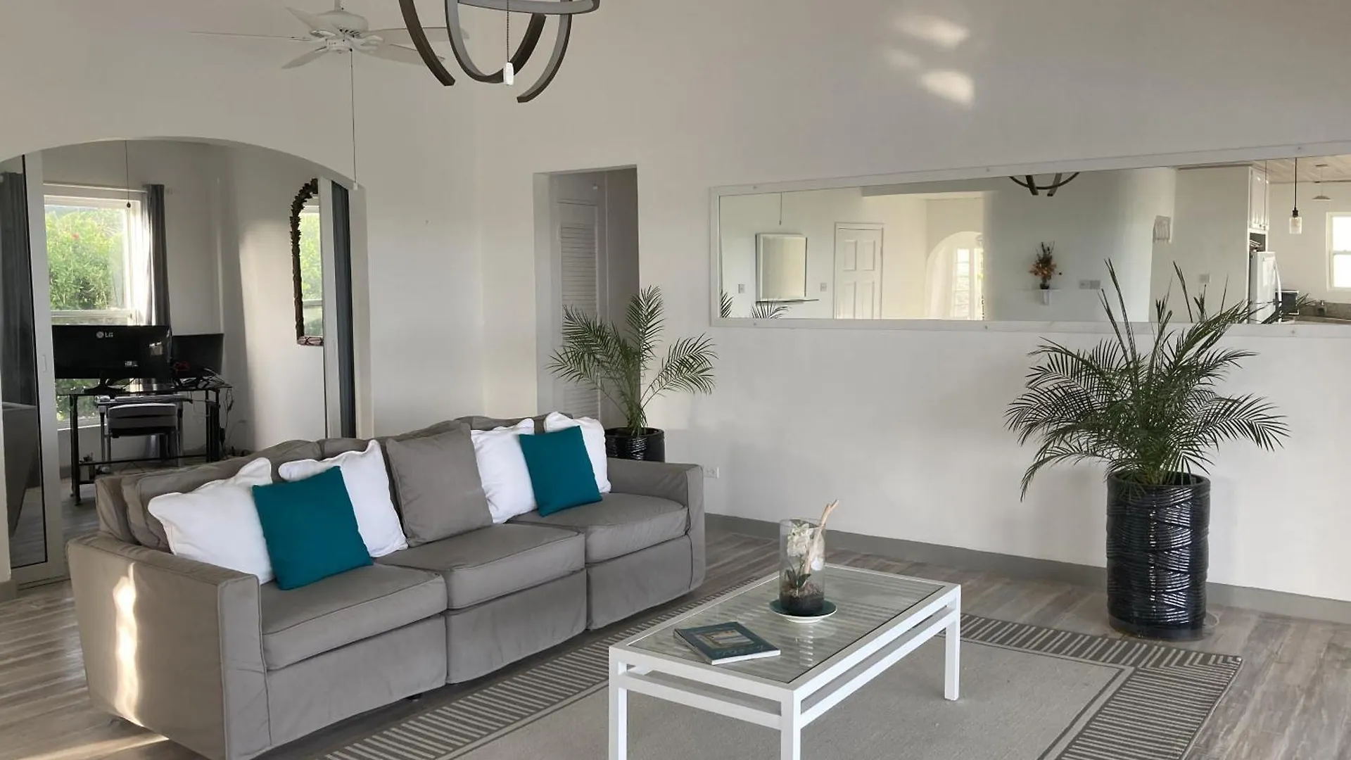Unique Villa Retreat Style! Full Sea Views & Pool! Villa Christchurch