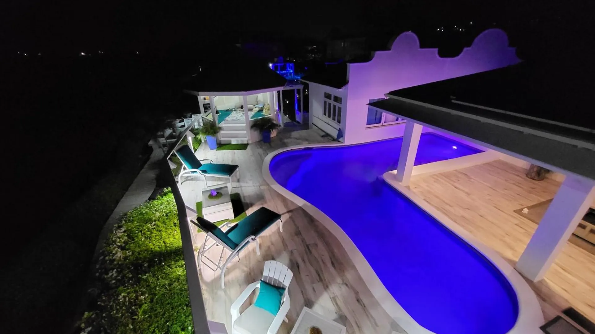 Unique Villa Retreat Style! Full Sea Views & Pool! Villa Christchurch 0*,  Barbados