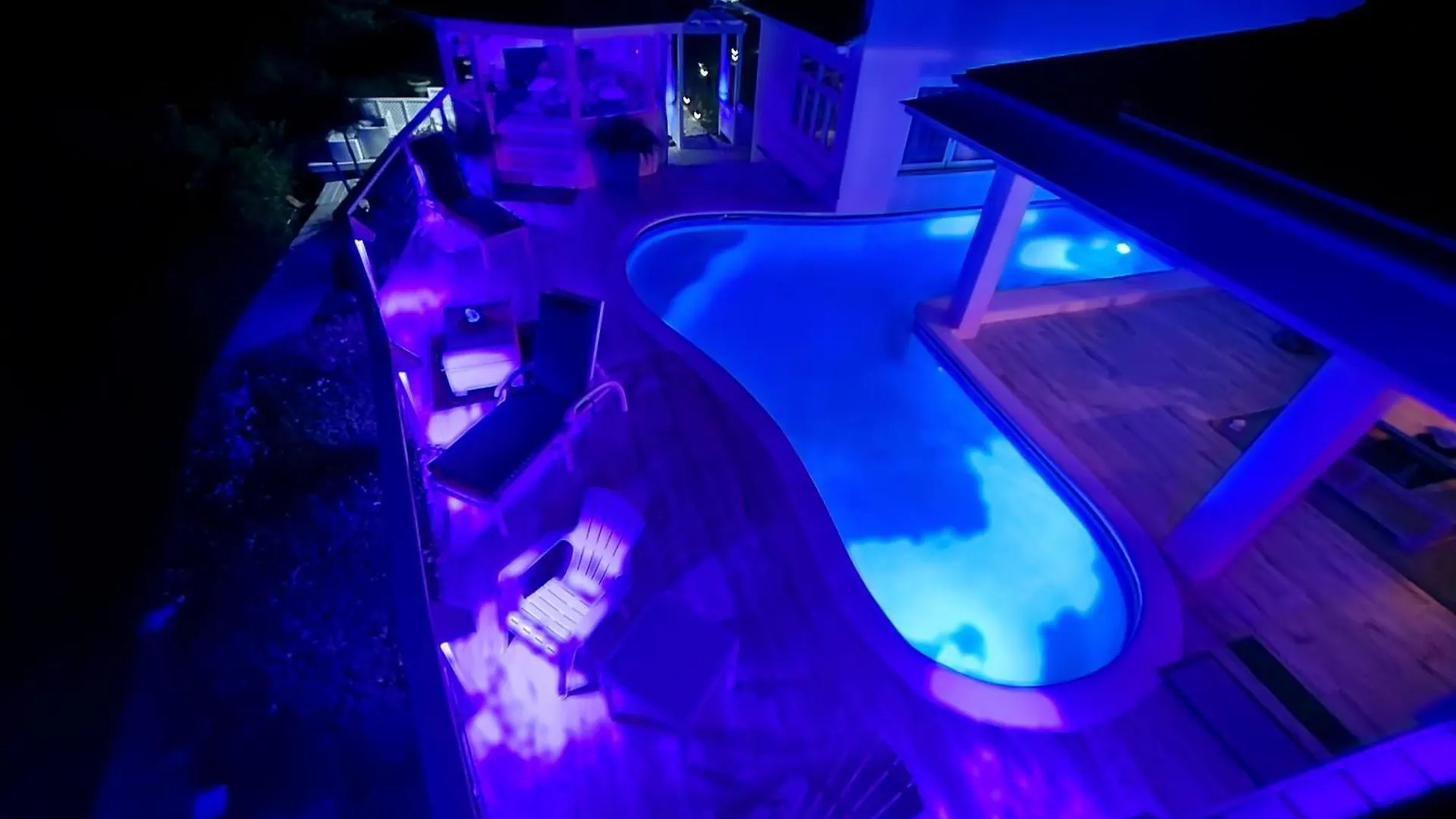 Unique Villa Retreat Style! Full Sea Views & Pool! Villa Christchurch